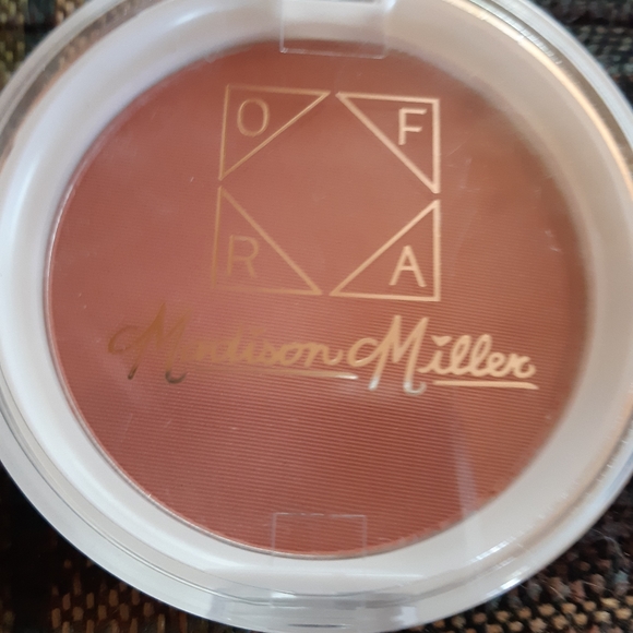 Ipsy bag and four items - Picture 10 of 11